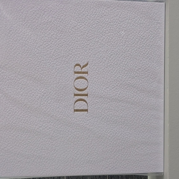 NIB Limited Edition Dior 500-Piece Puzzle "Around the World” Collectible Set - Picture 3 of 7